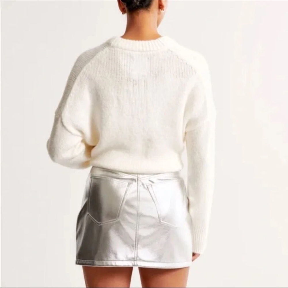 NWT Abercrombie & Fitch Silver Vegan Leather 5 Pocket Mini Skirt Size: 27 - Picture 2 of 6